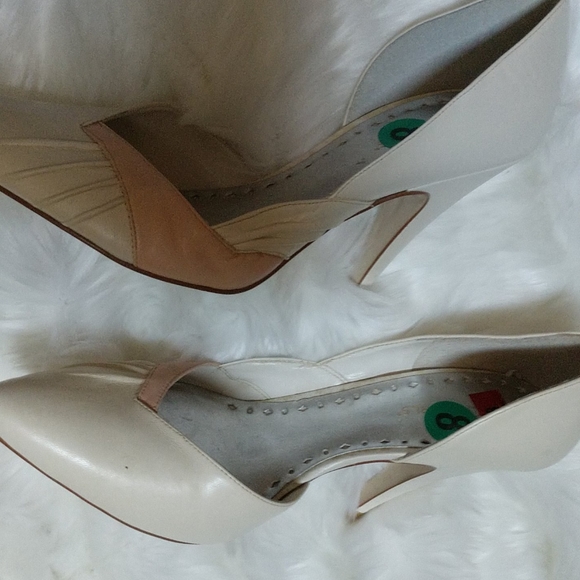 N BCBGirls D'orsay 2 Tone Pumps Nearly New - Picture 2 of 8